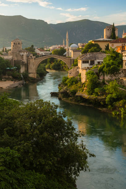 Stari Most and the Neretva River in Mostar, Bosnia and Herzegovina Mostar is a historic city located in the southern part of Bosnia and Herzegovina. It is known for its iconic Stari Most (Old Bridge), which spans the Neretva River and symbolizes the city's rich cultural heritage. Mostar is a popular tourist destination, attracting visitors with its stunning architecture, historical sites, and vibrant atmosphere. stari most mostar stock pictures, royalty-free photos & images