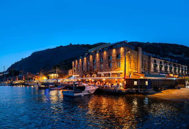 la storica città di assos sulla costa turca del mar egeo. - ayvacık foto e immagini stock