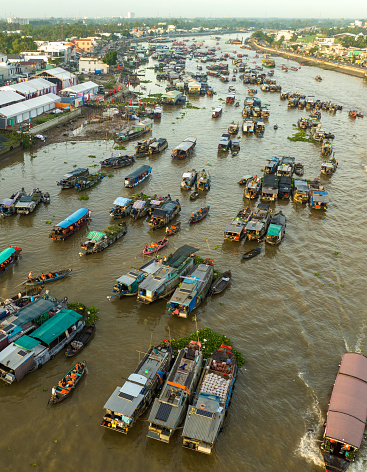 Cai Rang Floating Market is a unique and typical type of market in the Mekong Delta that cannot be found anywhere else in Vietnam. And this is also the typical, bustling, and most famous market for the western river culture. Cai Rang Floating Market in Can Tho has a common feature of Western floating markets as it is located at the confluence of 3 rivers (branch of Cai Rang and Hau rivers). This position has a water level that is neither deep nor shallow so that boats can easily anchor and move. This place is also located near a market on the shore and a large fruit granary. Previously, Cai Rang market sold mainly agricultural products and each boat only specialized in selling a certain type of item. However, now the market has sold more variety such as cuisine, household items and necessities for life on the river.