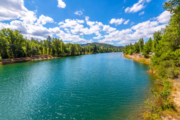 Summer day view of the Coeur d'Alene River as it runs past Rose Lake along the White Pine Scenic Byway in the rural countryside near Coeur d'Alene, Idaho USA. Summer day view of the Coeur d'Alene River as it runs past Rose Lake along the White Pine Scenic Byway in the rural countryside near Coeur d'Alene, Idaho USA. The 82-mile White Pine Scenic Byway, which begins in Cataldo, passes through the lush forests of Idaho’s timber country and the numerous lakes and marshlands of the lower Coeur d’Alene River to the town of St. Maries, the Hughes House Museum, and other attractions. choeur stock pictures, royalty-free photos & images