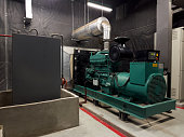 sehr-gro%C3%9Fe-stromdieselgeneratoren-i