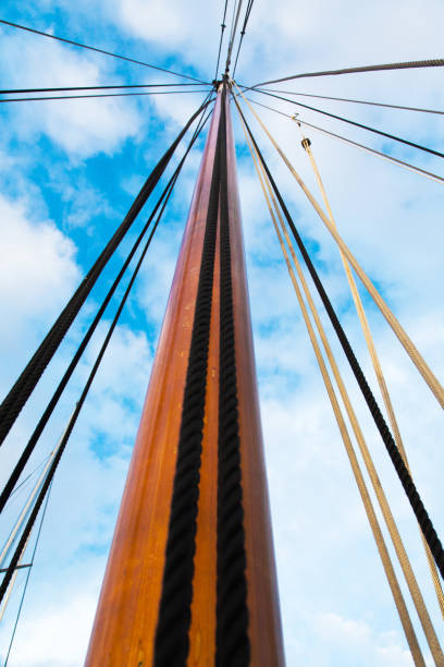 masts of sailing yachts without sails with anchoring ropes. view from below. - repairing sky luxury boat deck imagens e fotografias de stock