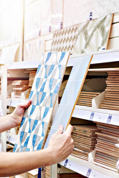 istock Man buying ceramic wall tiles 1547839668