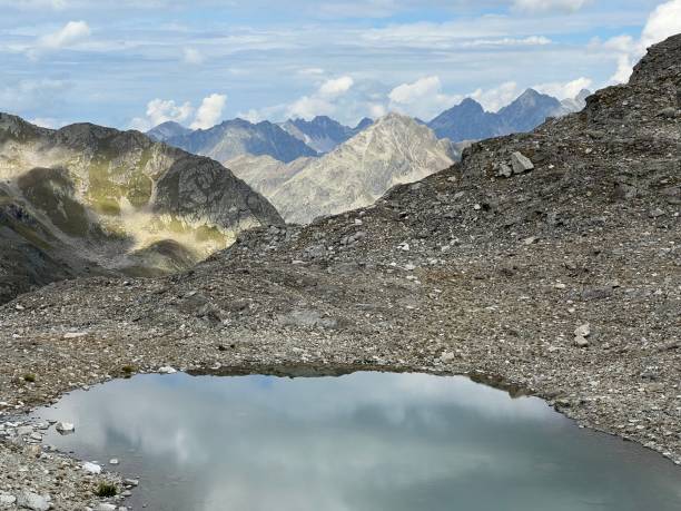 die jöriseen (joeriseen oder joriseen) - gruppe von alpenseen in den silvretta-alpen und im schweizer alpenmassiv, davos - kanton graubünden, schweiz - silvretta stock-fotos und bilder