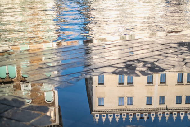 istock The sea water overflowing in Venice. 1547910423