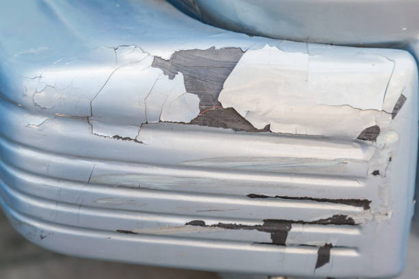 istock Cracked and peeling paint on car 1548197931