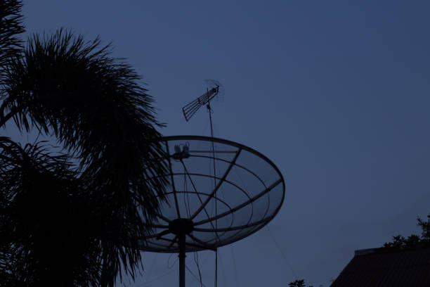 istock Television signal catcher 1548283443