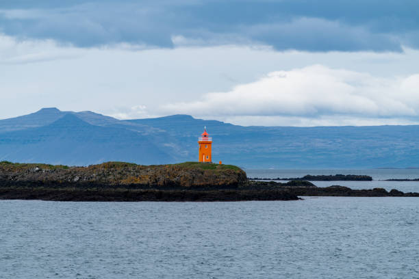latarnia morska klofningur w zatoce breidafjordur w pobliżu wyspy flatey, islandia - flatey zdjęcia i obrazy z banku zdjęć