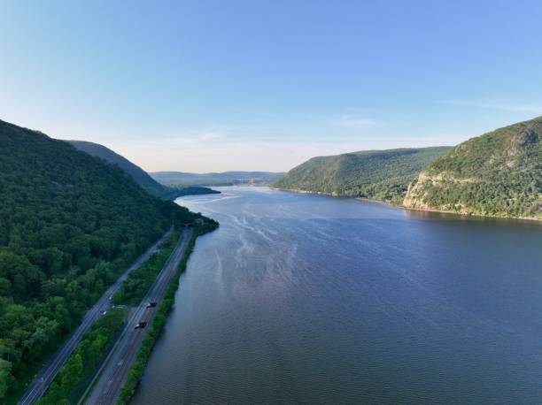 istock The Hudson River at Sunrise 1548560861