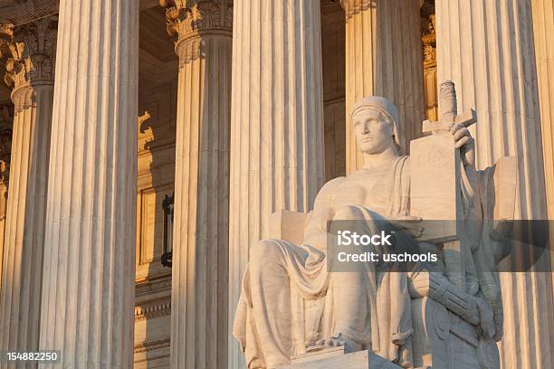 Foto de A Igualdade Perante A Lei E Justiça A Suprema Corte e mais fotos de stock de Constituição Americana