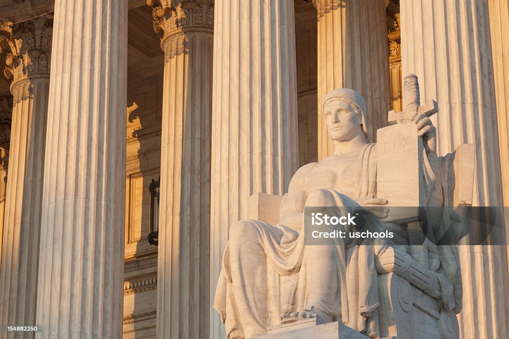 "Равноправие в соответствии с законом", Верховный суд - Стоковые фото Конституция США роялти-фри