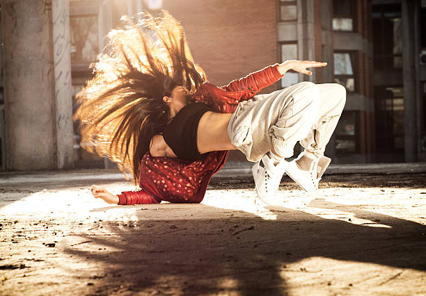 dance frau - breakdancing stock-fotos und bilder