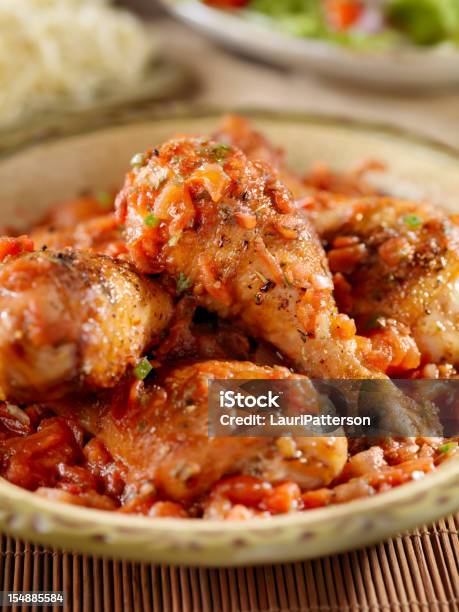 Pollo Cacciatore Foto de stock y más banco de imágenes de Pollo al estilo cazador - Pollo al estilo cazador, Pasta, Aderezo