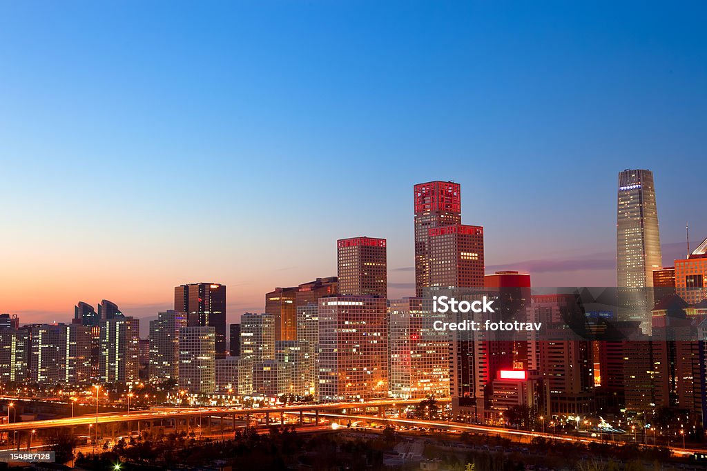 Beijing CBD skyline por noite - Foto de stock de Pequim royalty-free