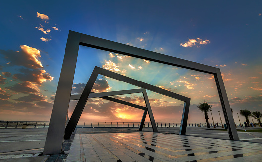 Hermosa vista al amanecer en Dammam Al Khobar Corniche Arabia Saudita. photo