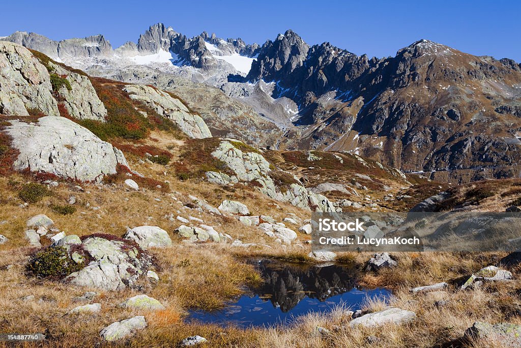 am Sustenpass Bergseeli - Foto stock royalty-free di Acqua