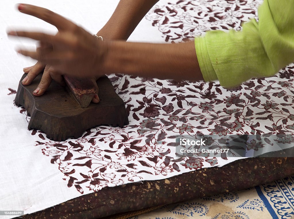 Planche de bois indien orne d'impression - Photo de En matière textile libre de droits