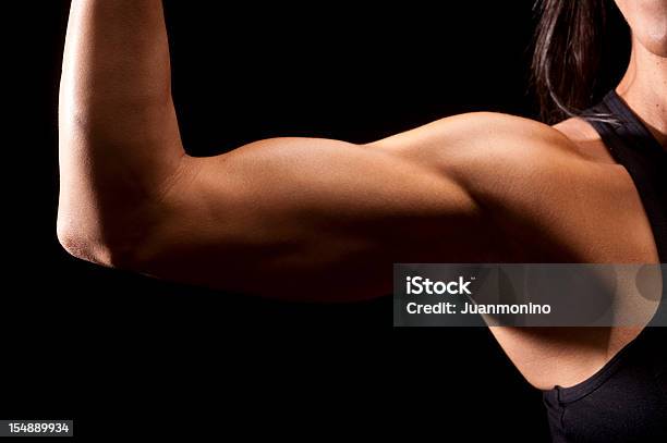 Foto de Mulher Músculo Bíceps e mais fotos de stock de Bíceps - Bíceps, Primeiro plano, Musculoso
