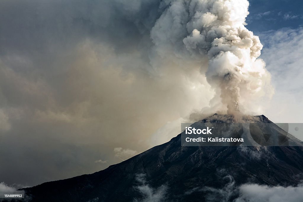 Erupção do Vulcão Tungurahua - Royalty-free Vulcão Foto de stock