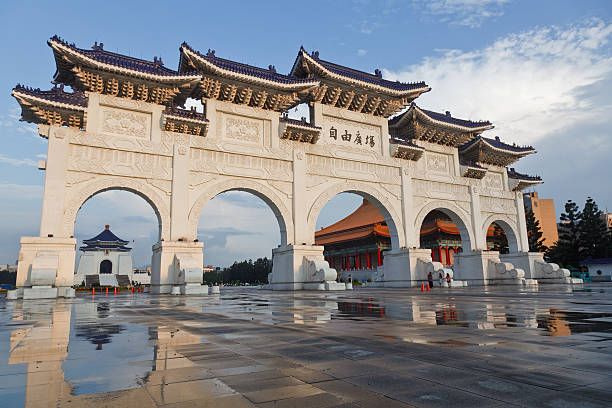 istock Arches at Chiang Kai Shek Memorial, Taipei, Taiwan 154890063