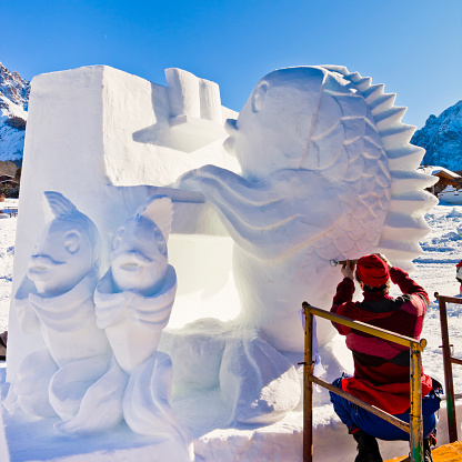 Zigmunds Vilnis, the foreman of the Latvian team, is proceeding with the finishing touches to his snow sculpture. This will be the winner of the International Snow Festival of San Vigilio, an important event that happens every year in mid-January in San Candido and San Vigilio, in the north of Italy. 