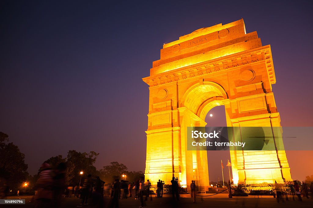 Delhi India Gate iluminada ao anoitecer cena - Foto de stock de India Gate royalty-free