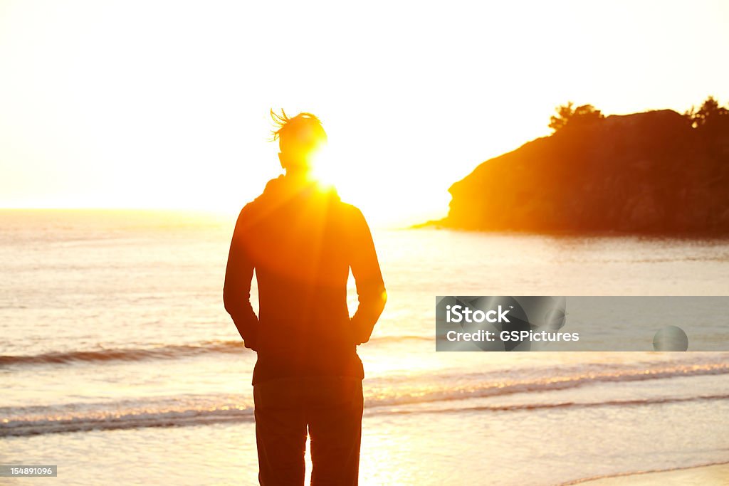 Jovem mulher olhando para pôr do sol - Royalty-free 40-44 anos Foto de stock