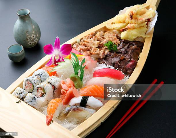 寿司舟 - 日本食のストックフォトや画像を多数ご用意 - 日本食, 寿司, 日本酒