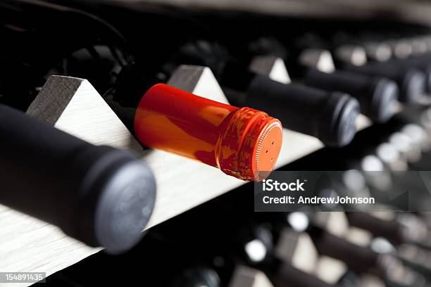 Wine Rack Stockfoto und mehr Bilder von Alkoholisches Getränk - Alkoholisches Getränk, Bildschärfe, Farbbild