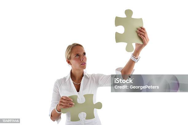 Donna Daffari Di Brainstorming Soluzioni - Fotografie stock e altre immagini di Persone d'affari - Persone d'affari, Scontornabile, Tessera di puzzle