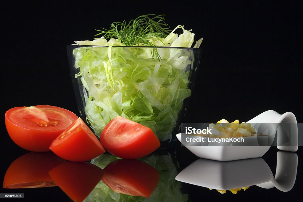 Glasschuessel mit Salat, Salatsauce und Quiche - Lizenzfrei Blattgemüse Stock-Foto