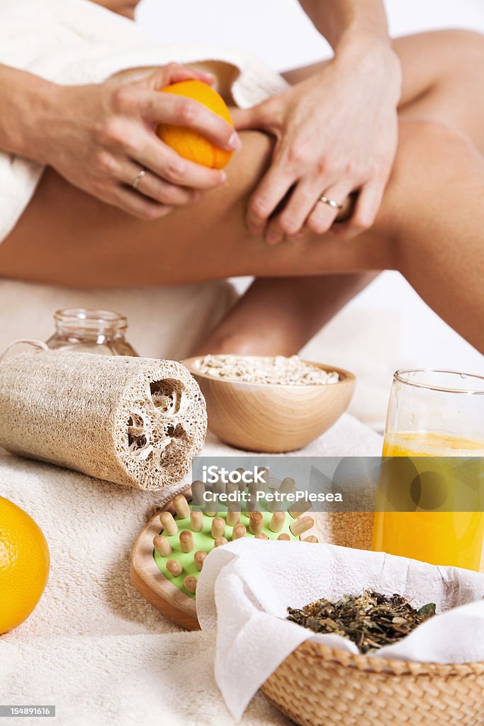 Cura di corpo. Organic trattamento per la pelle. Massaggio con arancio, avena, il miele. - Foto stock royalty-free di Cellulite - Caratteristica della pelle