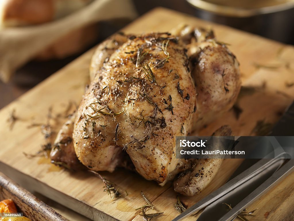 Gebratenes Hühnchen mit frischem Thymian - Lizenzfrei Brathähnchen Stock-Foto