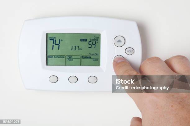Adjusting サーモスタット - サーモスタットのストックフォトや画像を多数ご用意 - サーモスタット, 整える, カラー画像
