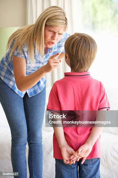 Mãe Dizendo A Filha Em Casa - Fotografias de stock e mais imagens de Criança - Criança, Mãe, Repreensão