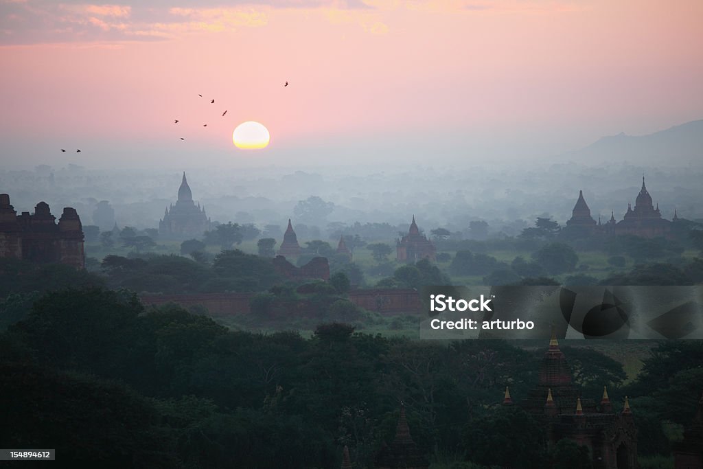Bagan temple lever du soleil - Photo de Admirer le paysage libre de droits