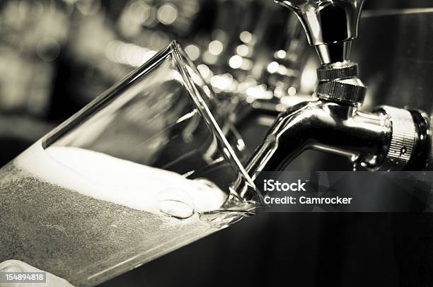 Foto de Chope e mais fotos de stock de Bomba de Cerveja - Bomba de Cerveja, Cerveja, Preto e branco