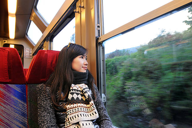 美しい女性の旅をお楽しみください。 - bus inside of people train ストックフォトと画像