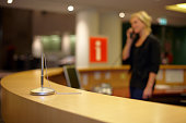 frau-am-informationsschalter.jpg?b=1&s=170x170&k=20&c=lWnZ2ujdh7RPkaulvwIMqhvj7ctHqvAAtzarkPrMhZY=