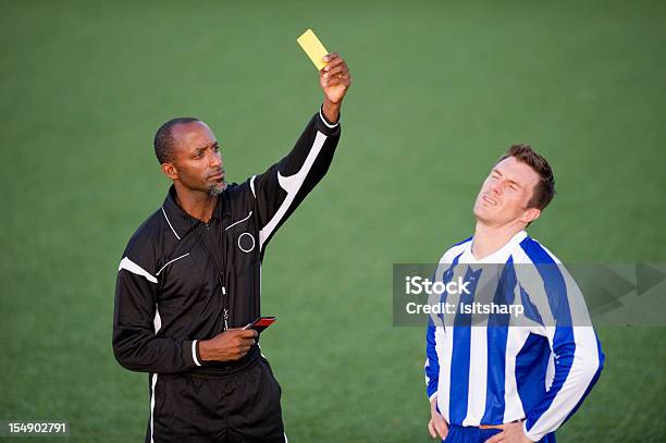 Fußballspieler Schiedsrichter Stockfoto und mehr Bilder von Gelbe Karte - Gelbe Karte, Afrikanischer Abstammung, Aktivitäten und Sport