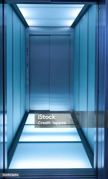 Photo libre de droit de Bleuascenseur banque d'images et plus d'images libres de droit de Ascenseur - Ascenseur, Prise de vue en intérieur, Moderne