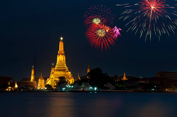 istock Fireworks Over Wat Arun In Bangkok, Thailand 154904009