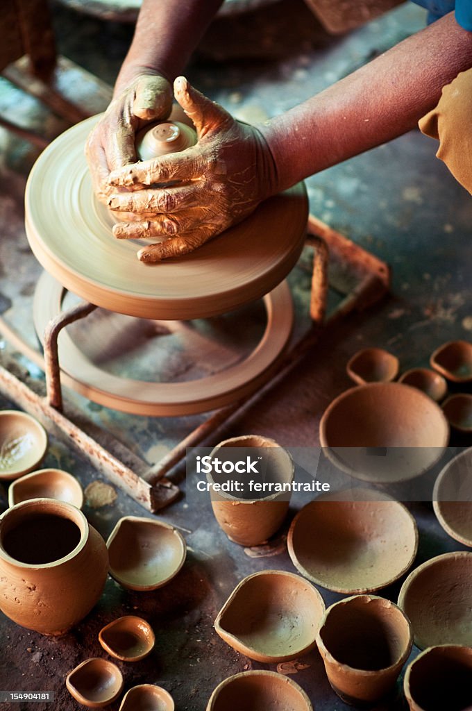 Potter fabricação utensílios de cozinha - Foto de stock de Índia royalty-free