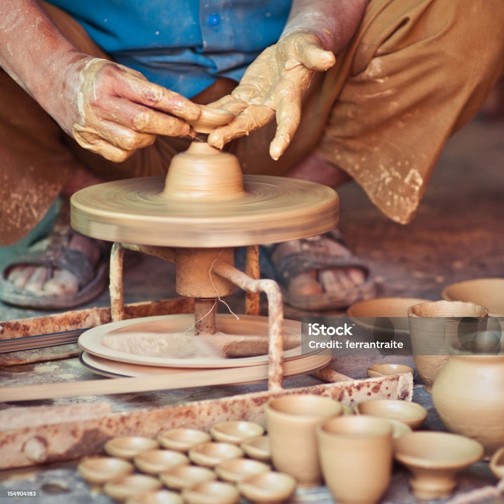 Potter produzione di utensili da cucina - Foto stock royalty-free di Adulto