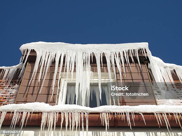 Icicles Stockfoto und mehr Bilder von Eiszapfen - Eiszapfen, Blick nach oben, Dach