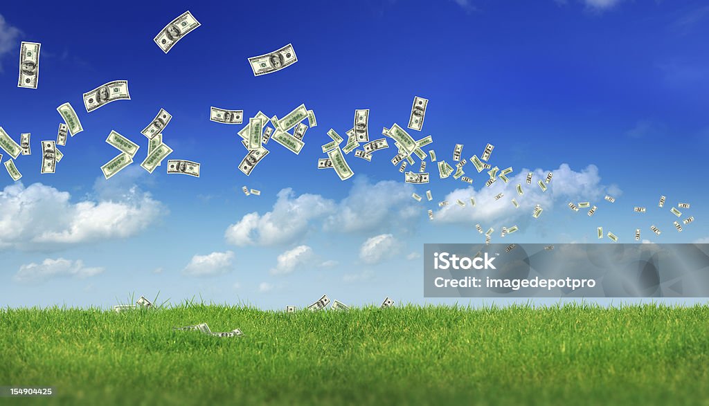 Летающие деньги над пейзаж - Стоковые фото Мировая финансовая систем�а роялти-фри