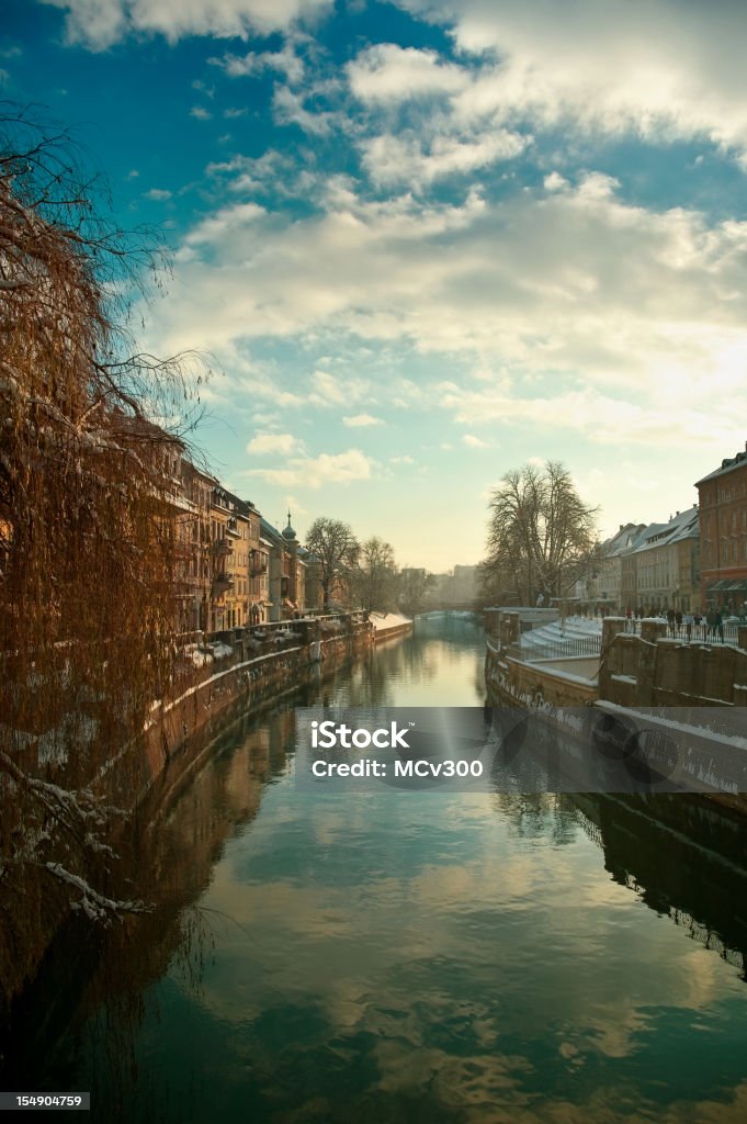 Liubliana, antiguo centro de la ciudad, el río Ljubljanica - Foto de stock de Agua libre de derechos