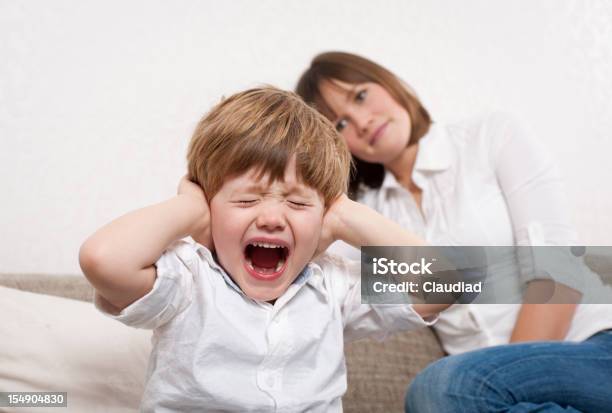 Photo libre de droit de Garçon Est Pas À Lécoute De Sa Mère banque d'images et plus d'images libres de droit de Enfant - Enfant, Mère, Rébellion