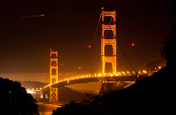 golden gate bridge at night - golden gate bridge night bridge san francisco bay fotografías e imágenes de stock