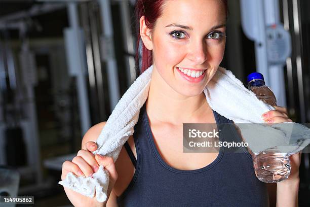 Frau Fitnessstudio Flasche Wasser Stockfoto und mehr Bilder von 1920-1929 - 1920-1929, 20-24 Jahre, Aktiver Lebensstil